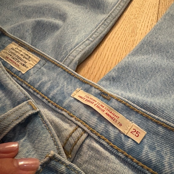 High Waisted Levi's Light Blue Straight Leg Women's Jeans - Picture 4 of 4